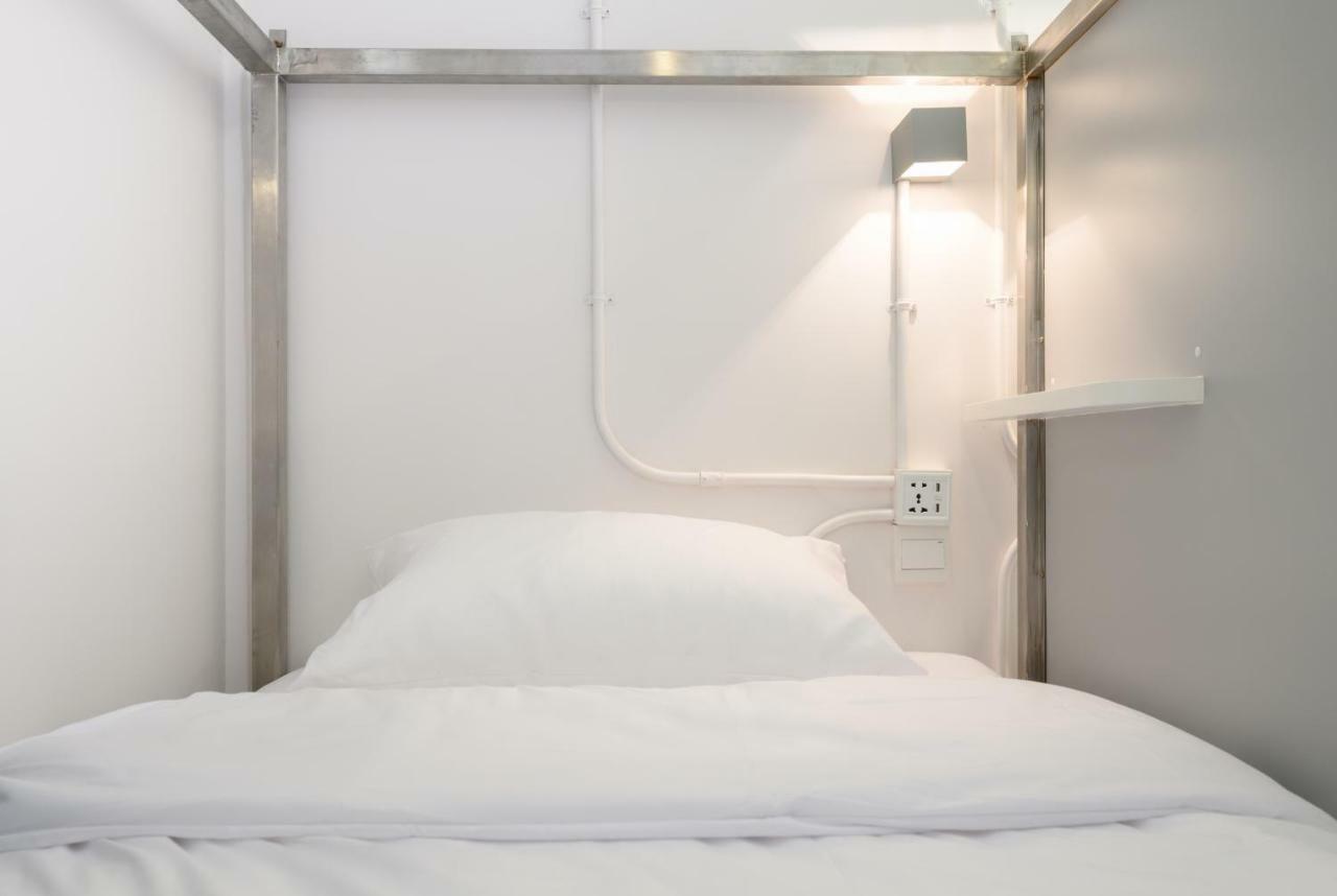 Rest Is More Hostel Банкок Екстериор снимка