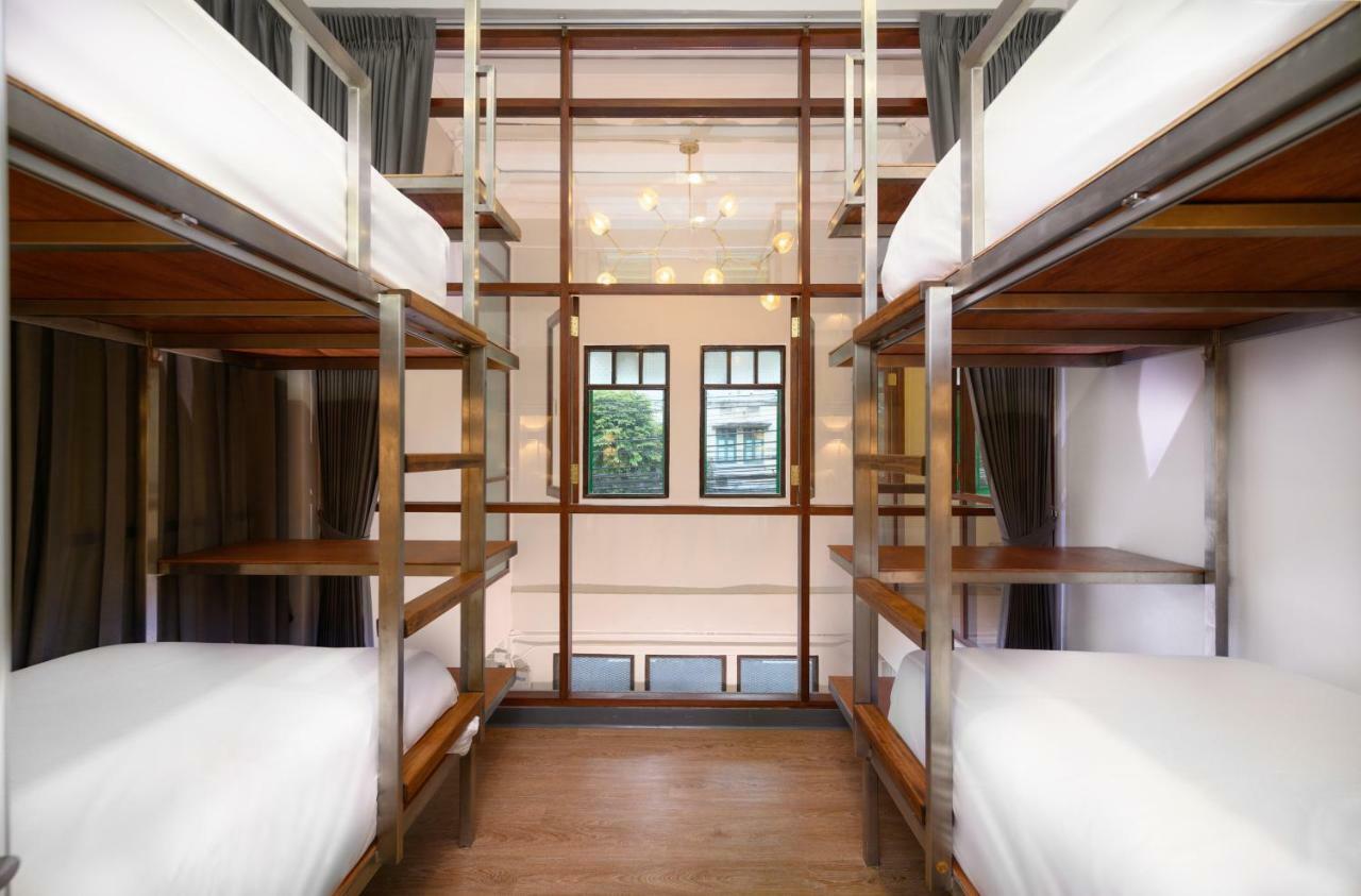 Rest Is More Hostel Банкок Екстериор снимка