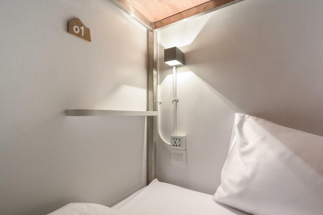 Rest Is More Hostel Банкок Екстериор снимка