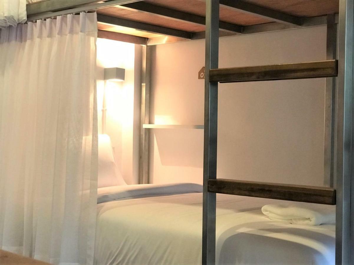 Rest Is More Hostel Банкок Екстериор снимка